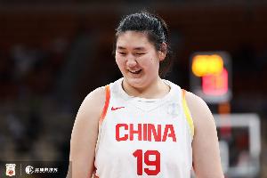 星空高光时刻-媒体人：有内线优势就要用起来 不能让张子宇一直折返跑浪费体力