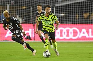 星空体育官方入口-汉堡中场维埃拉：拜仁是最佳球队之一 塔帅建议我踢出自己风格