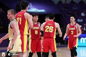 新京报:从失望到希望,这些年轻人用血性把中国男篮带出低谷