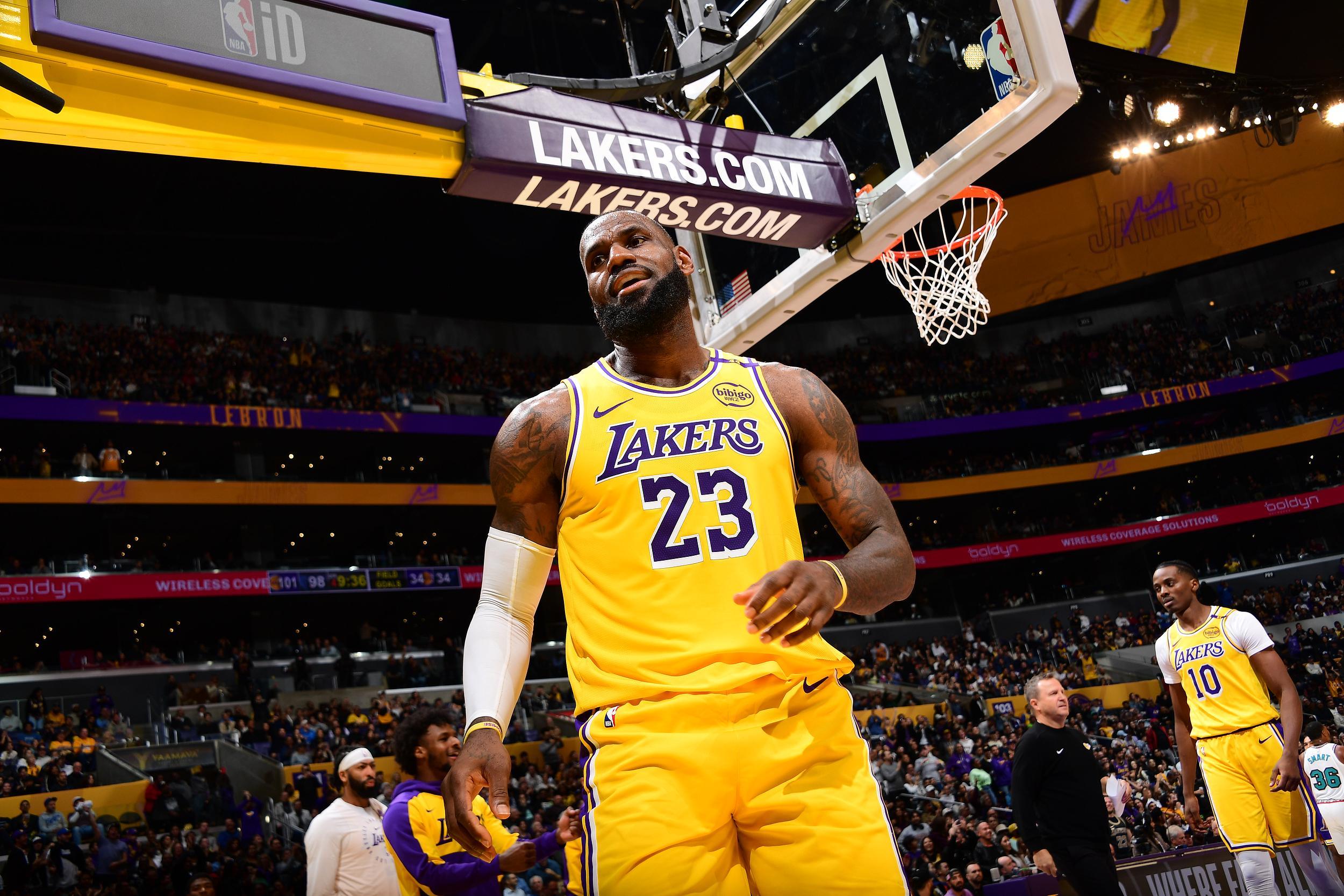 麦迪：詹姆斯的单打很糟糕，所以他需要韦德和欧文去终结比赛