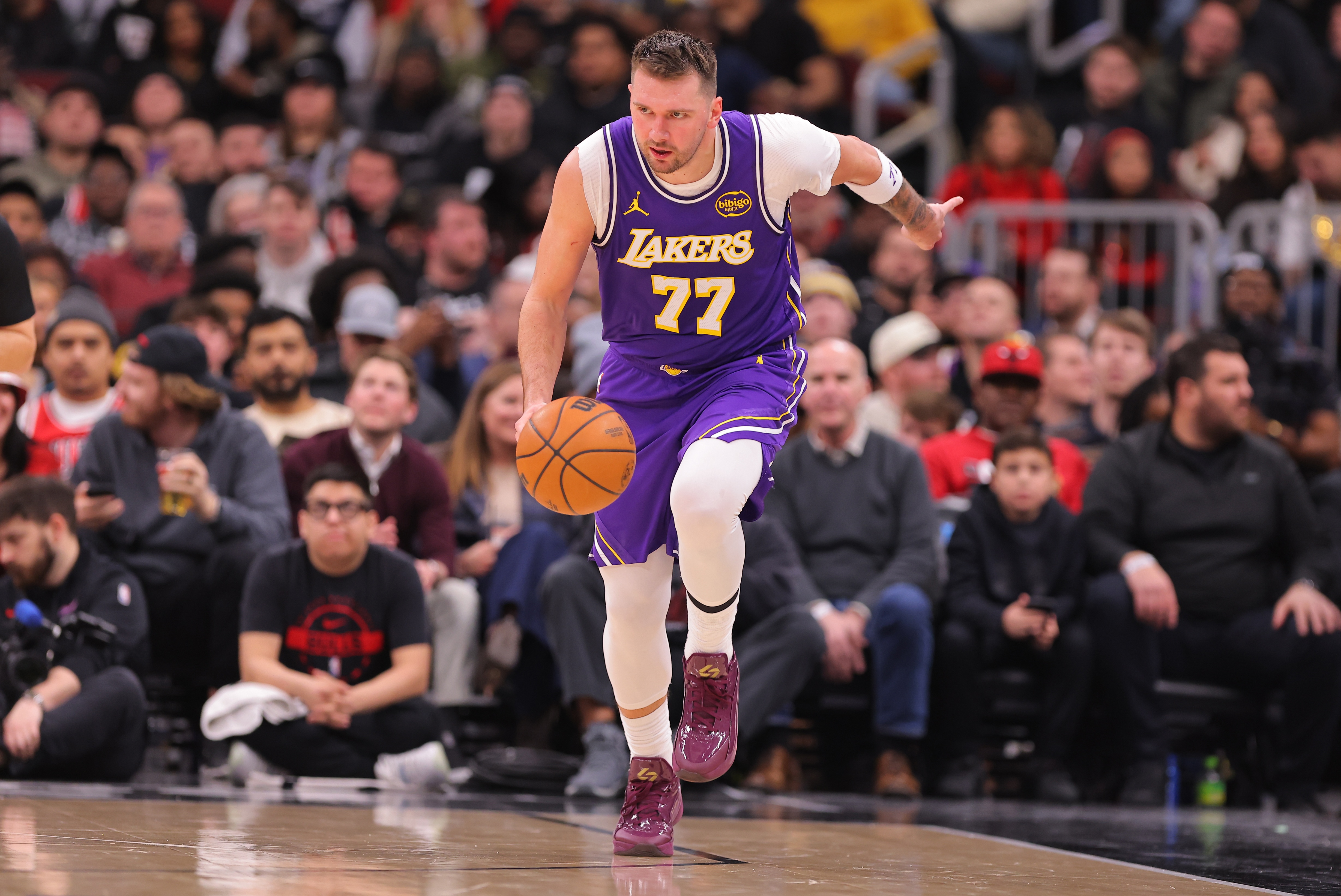 星空用户分享-别有大碍!东契奇次节左腿筋不适回更衣室 半场10中3&5失误